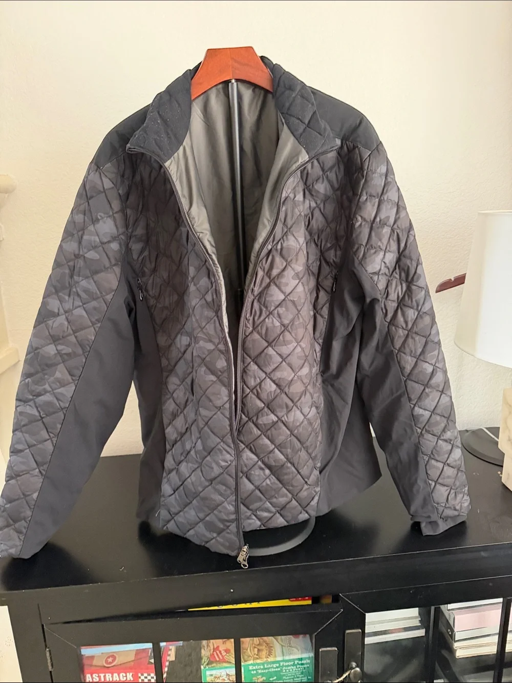 lululemon athletica Quilted Performance Jacket in black camouflage quilted - Picture 1 of 5